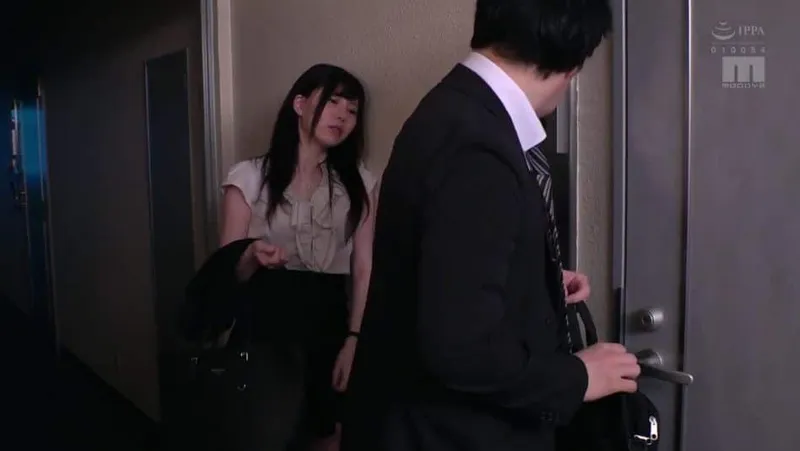 Cô vợ nhà cạnh bên nhận nhầm tôi là người chồng trong một hôm say xỉn